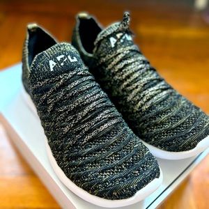 Women’s APL Techloom Wave Sneaker in Black/Gold/Silver